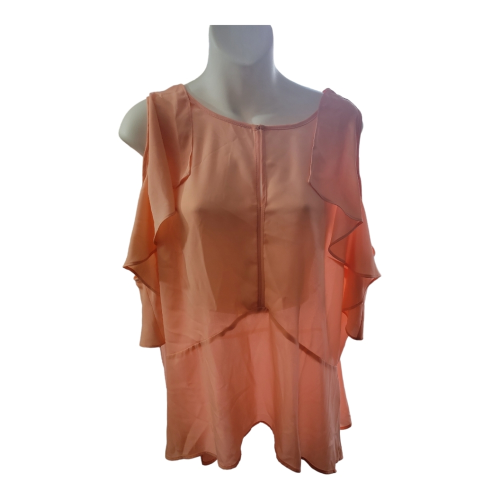 Shoulderless coral collored blouse